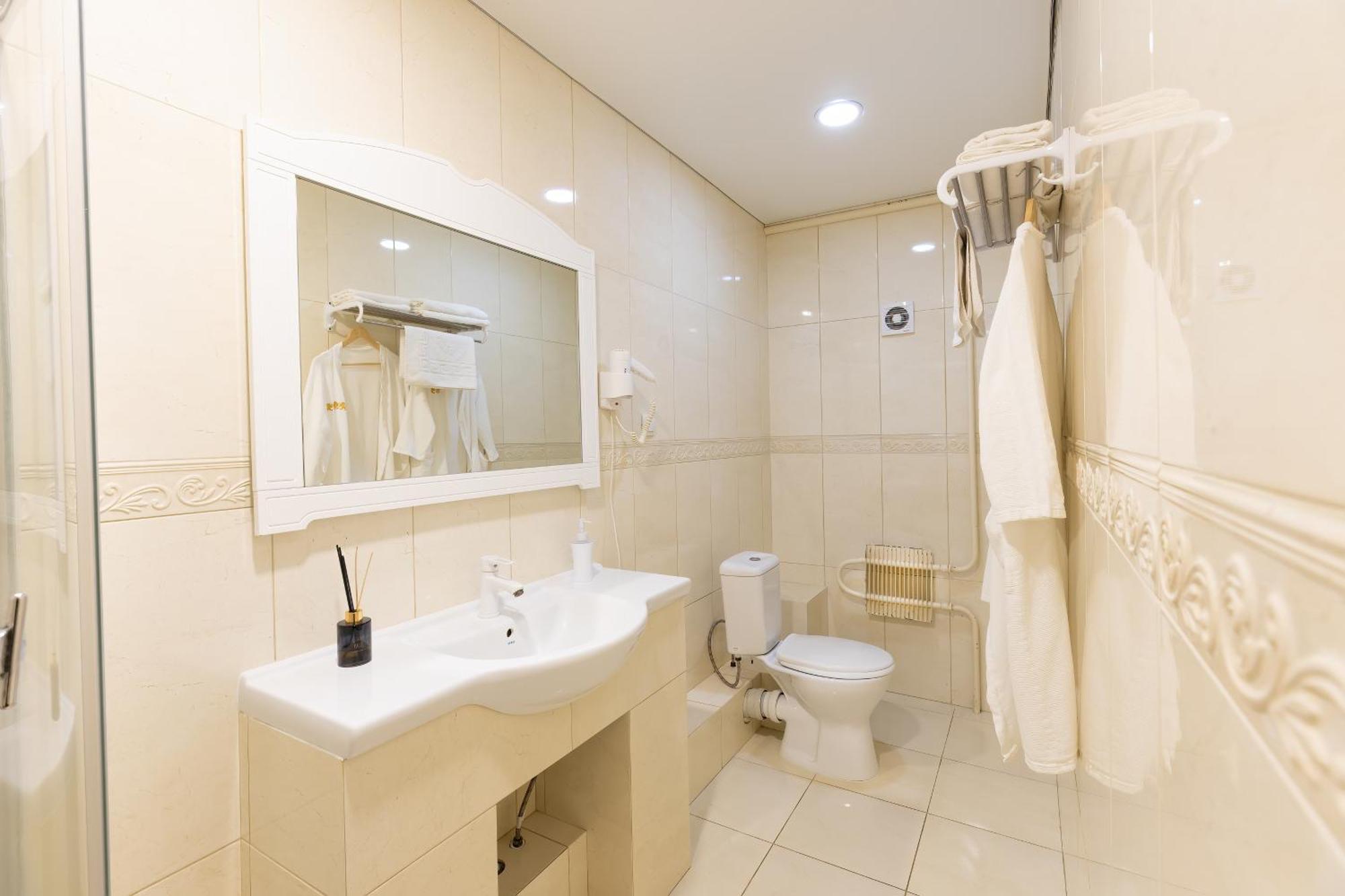 Sv Hotel, Restaurant & Airport Parking Todiresti  Luaran gambar